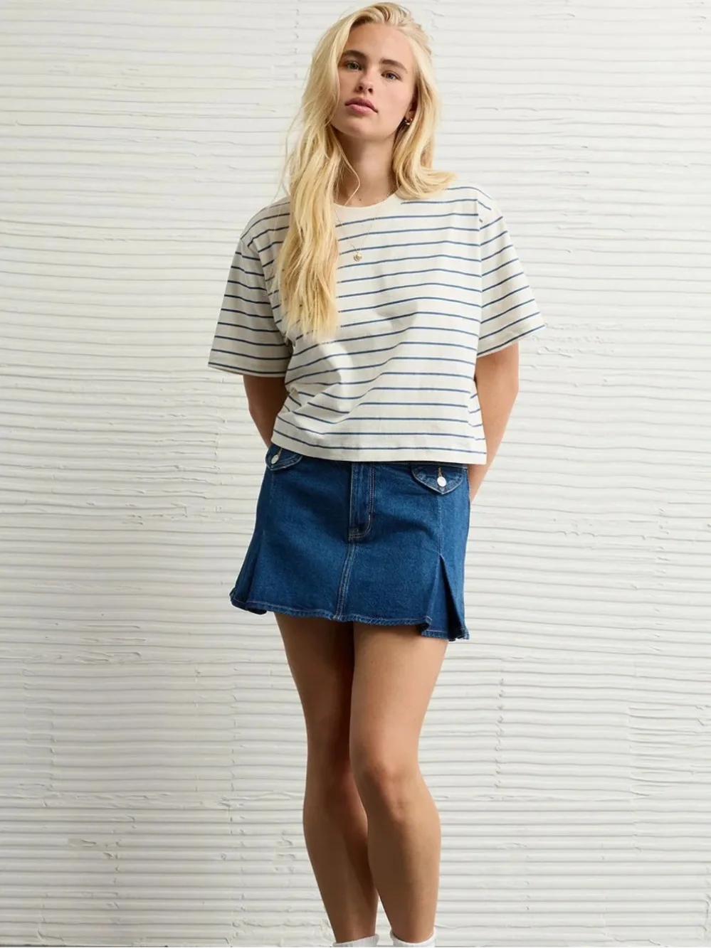 American Eagle Stretch Low Rise Pleated Denim Mini Skirt Dark Wash NWT Size 4